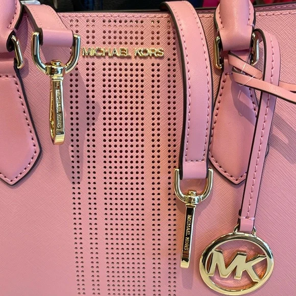 MICHAEL KORS
Sheila Medium CZ Faux Saffiano Leather Satchel Crossbody 
NWT - Picture 15 of 16